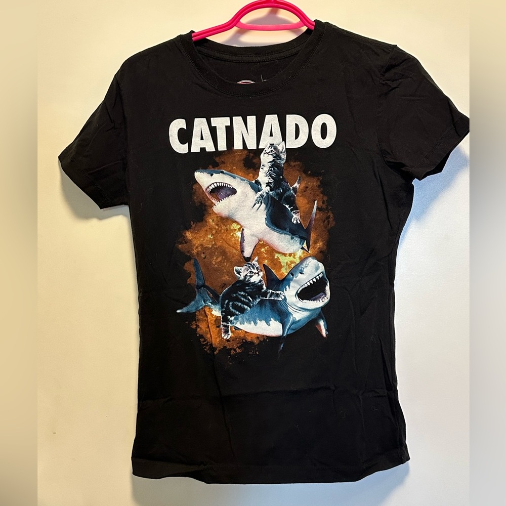 Ladies t-shirt - “Catnado”
